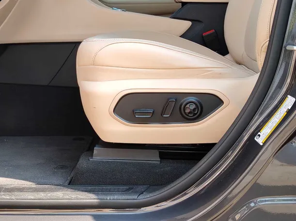 Car image 38