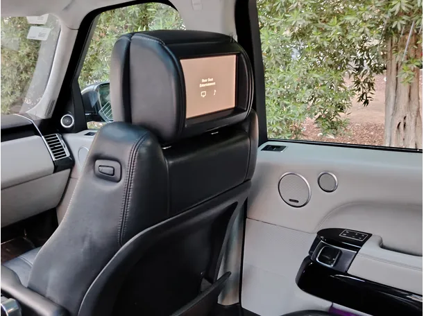Car image 18