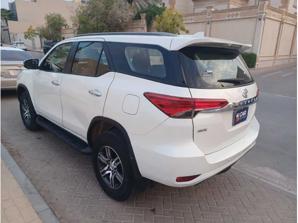 Car image 7