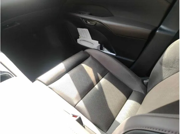 Car image 37