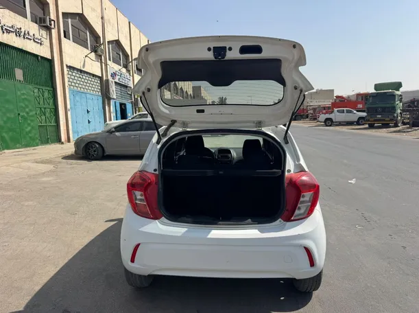 Car image 17