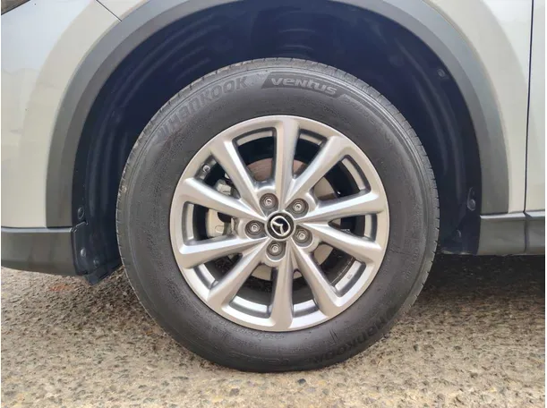 Car image 9