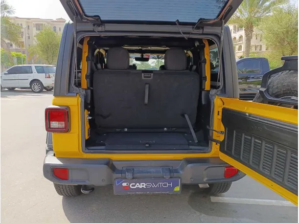 Car image 19