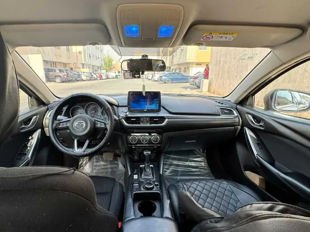 Car image 15