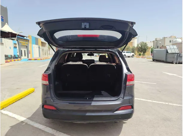 Car image 25