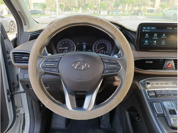 Car image 18