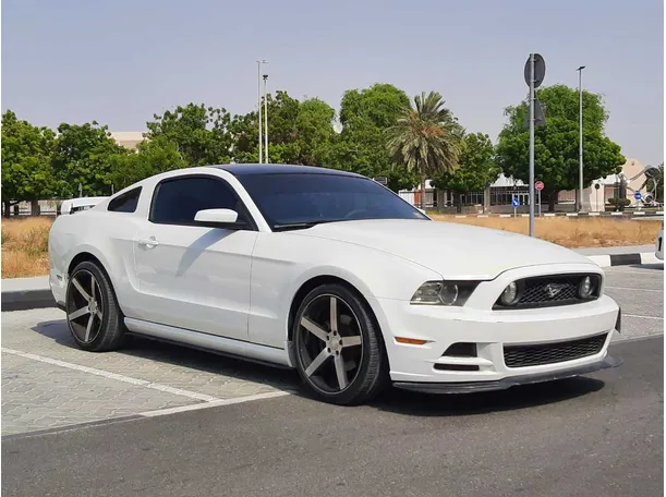 Car image 4