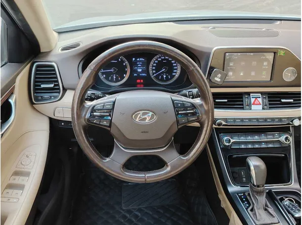 Car image 25