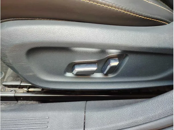 Car image 44
