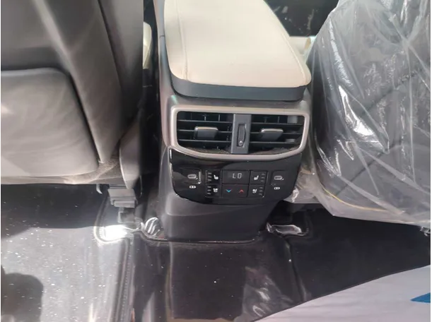 Car image 34