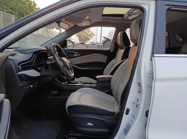 Car image 11