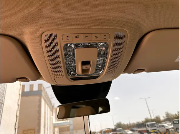 Car image 25