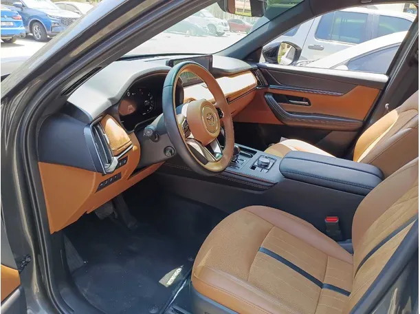 Car image 11