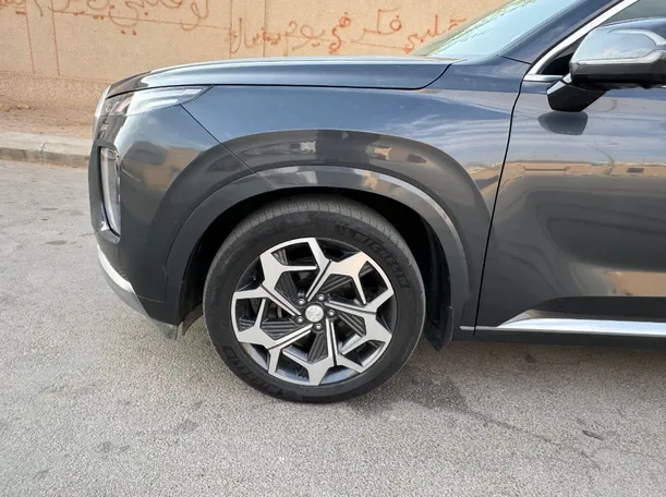 Car image 9