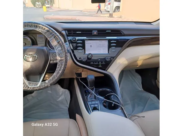 Car image 14