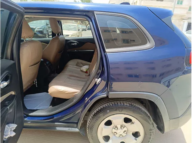 Car image 15
