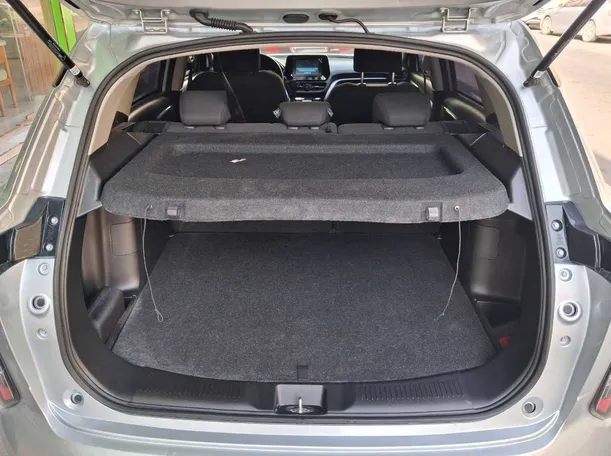 Car image 18