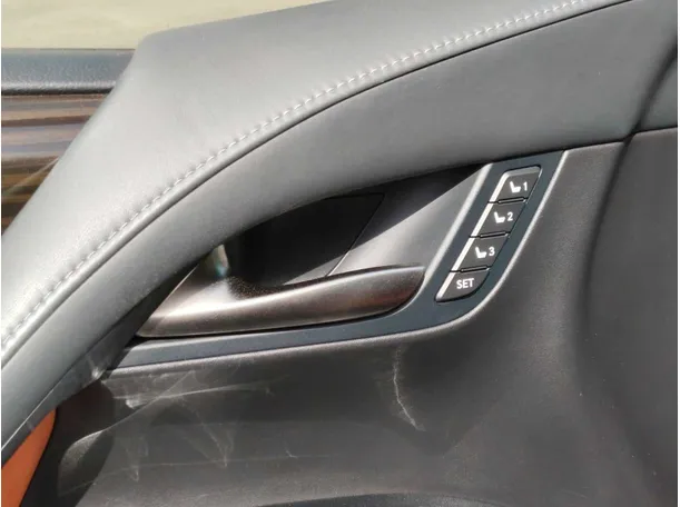Car image 32