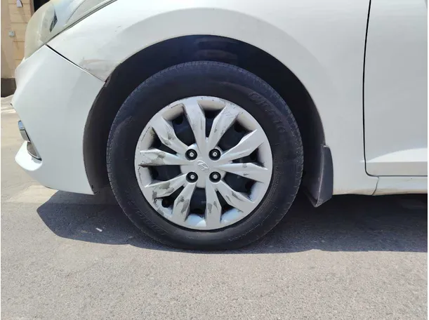 Car image 10