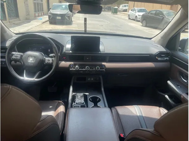 Car image 18