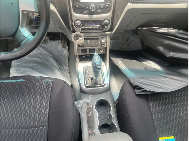 Car image 19