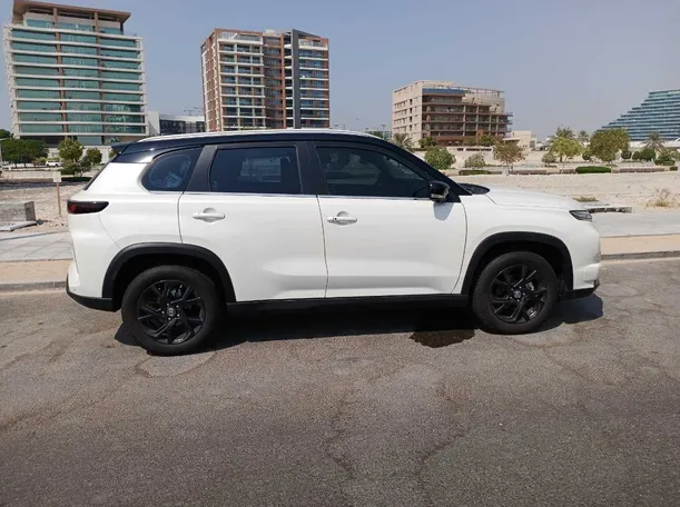Car image 8