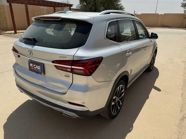 Car image 5