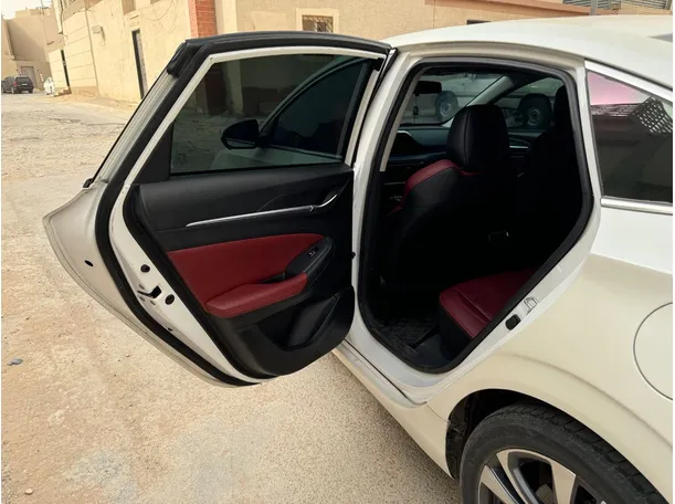 Car image 15