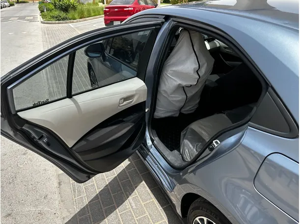 Car image 14