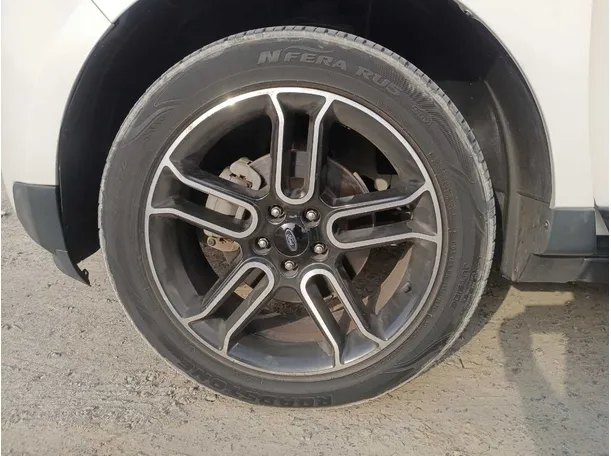 Car image 10