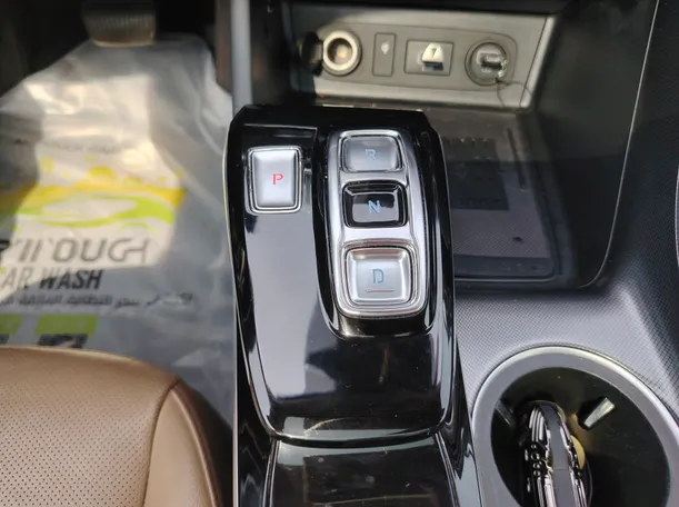 Car image 19