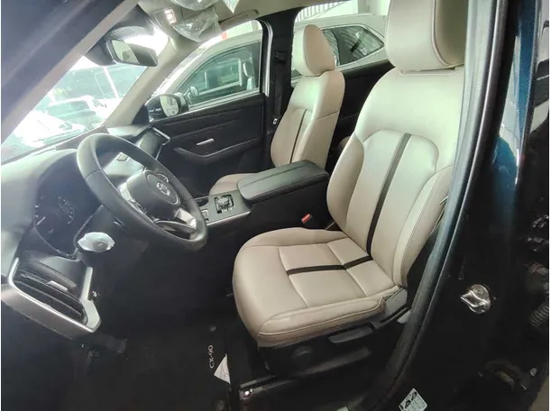 Car image 13
