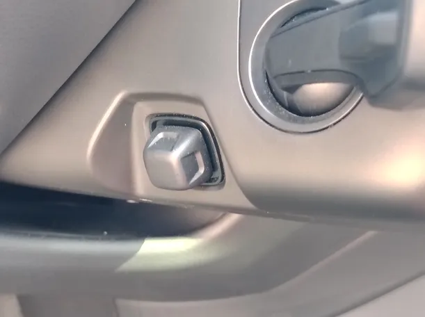 Car image 33