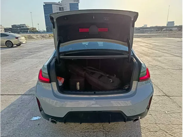 Car image 32