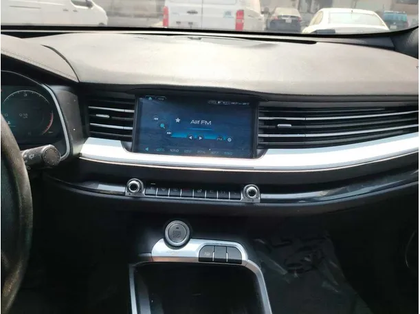 Car image 30