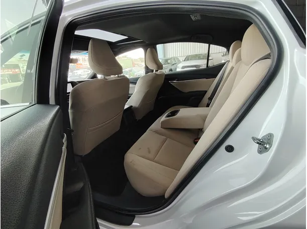 Car image 20
