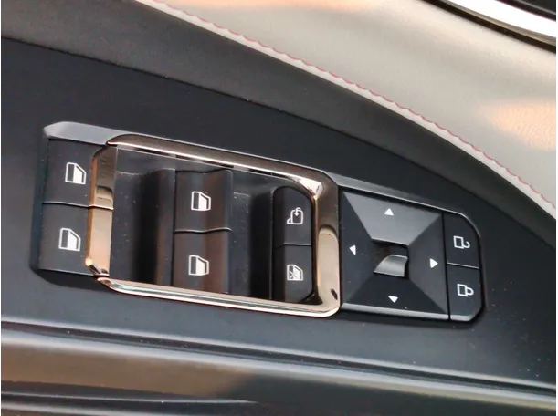 Car image 29