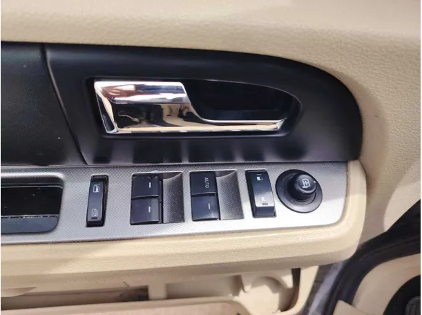 Car image 28