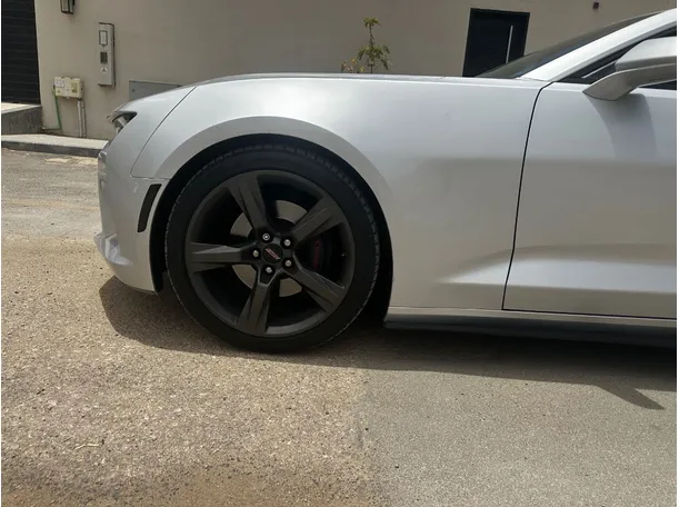 Car image 9