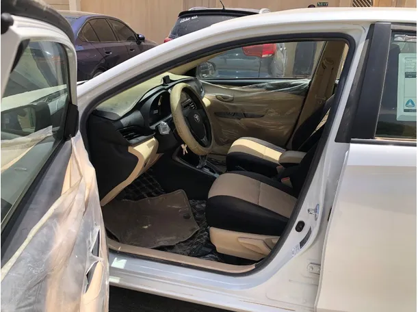 Car image 12