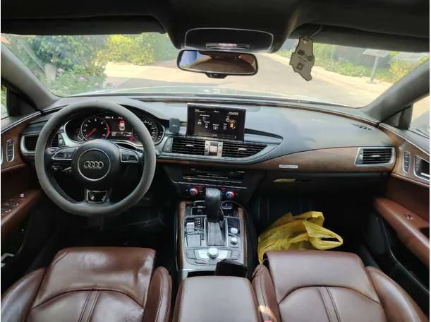 Car image 22