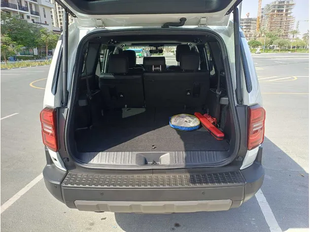 Car image 25