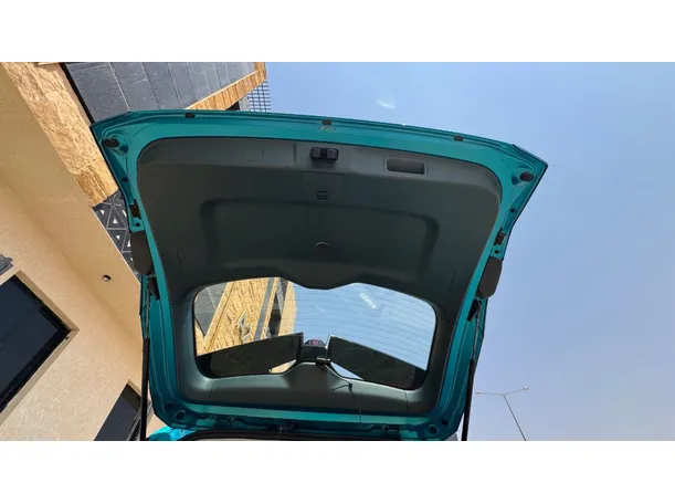 Car image 21