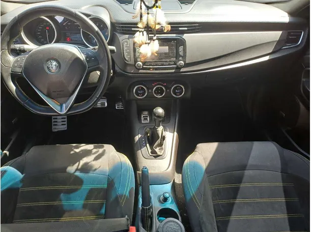 Car image 16