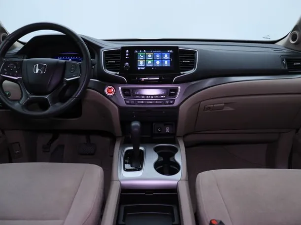 Car image 14