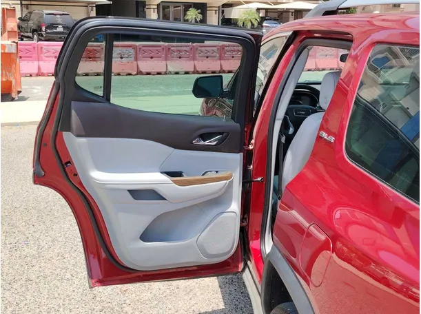 Car image 14