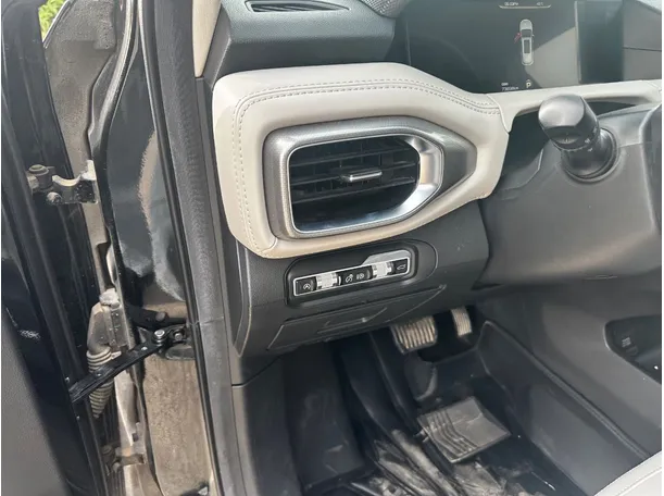 Car image 27