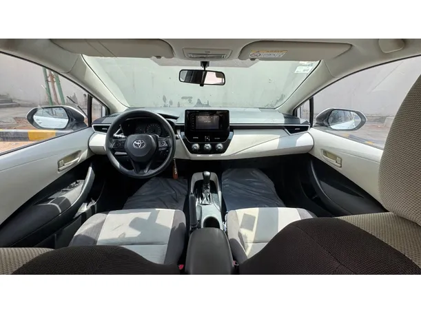 Car image 14