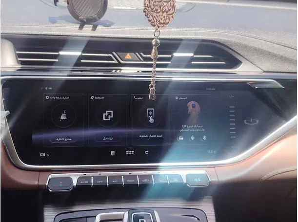 Car image 19