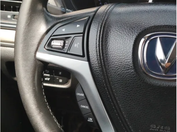 Car image 30